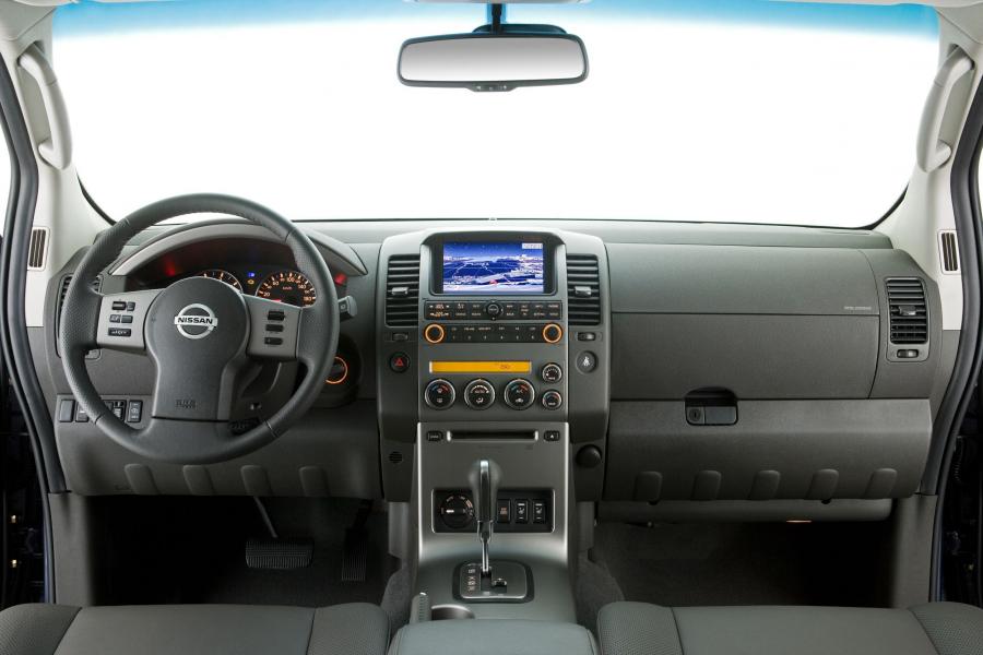  Nissan Navara 2007 года  (фото 8 из 23)